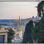 Le Vallaya & *